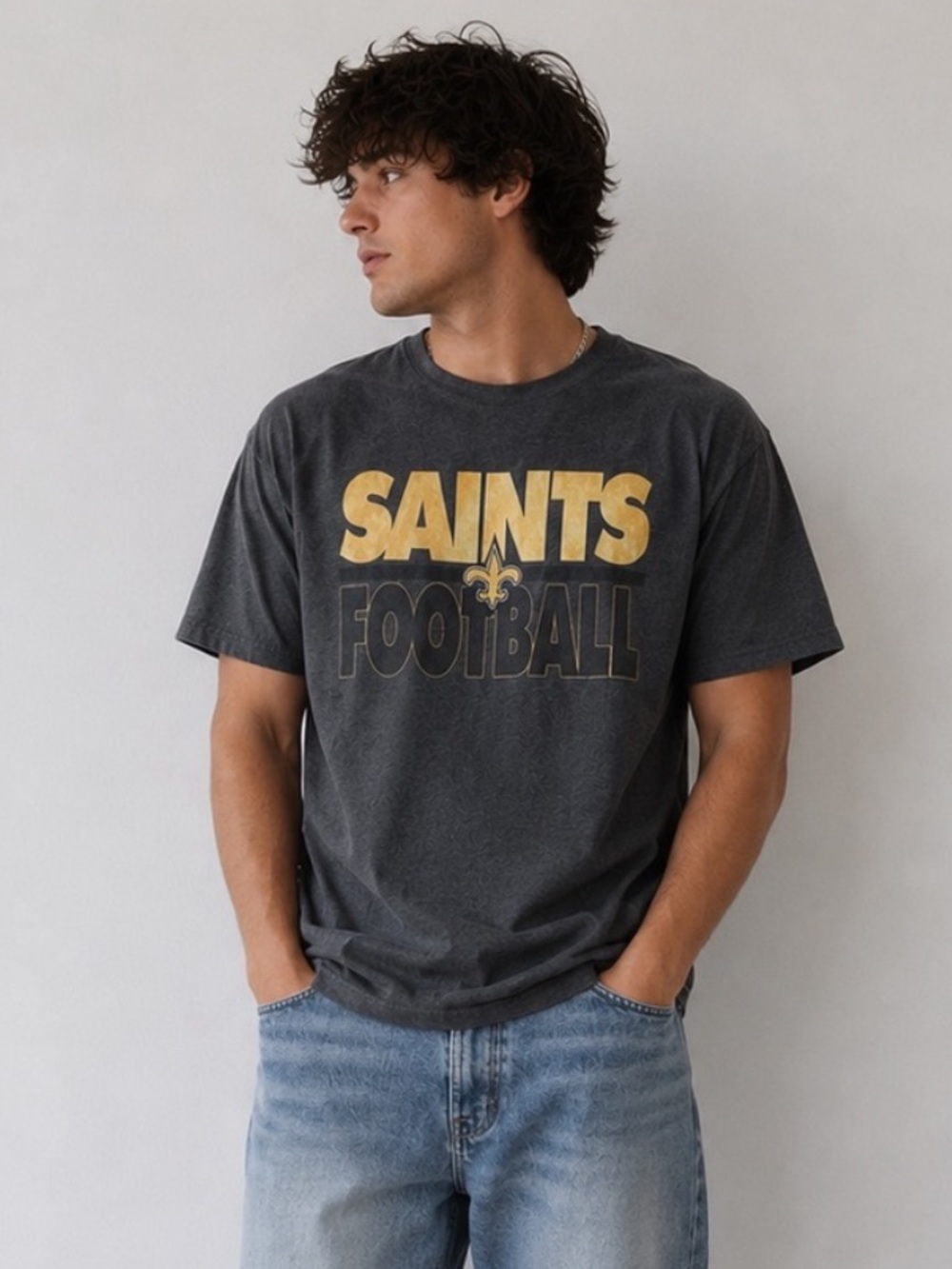 Majestic New Orleans Saints Football Graphic Tee Men’s Grey Raised Logo Shirt